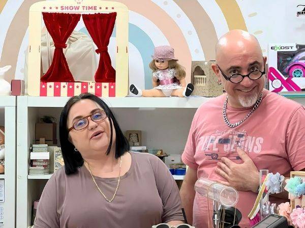 סיגלית ומשה הבעלים של תיבת נח מקבלים את הלקוחות בחיוך