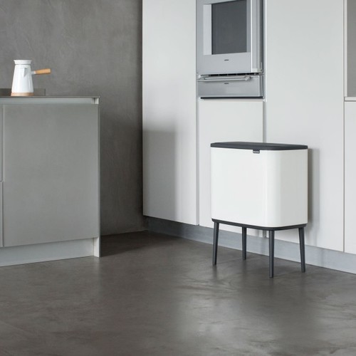 פח אשפה למטבח ברבנטיה BO brabantia טאץ הפח עם הרגליים 36 ליטר צבע לבן מקט Y-313509 - עולם הפרזול 05