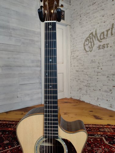 גיטרה אקוסטית מוגברת + ארגז MARTIN CUSTOM SHOP CMEFGL CUT AWAY C21-096051