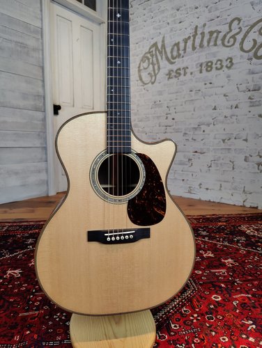 גיטרה אקוסטית מוגברת + ארגז MARTIN CUSTOM SHOP CMEFGL CUT AWAY C21-096051