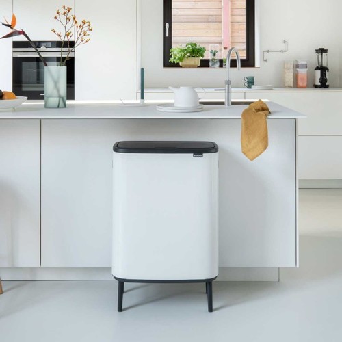 פח אשפה למטבח ברבנטיה BO brabantia טאץ הפח עם הרגליים 60 ליטר צבע לבן מט מקט Y-130205 - עולם הפרזול 05