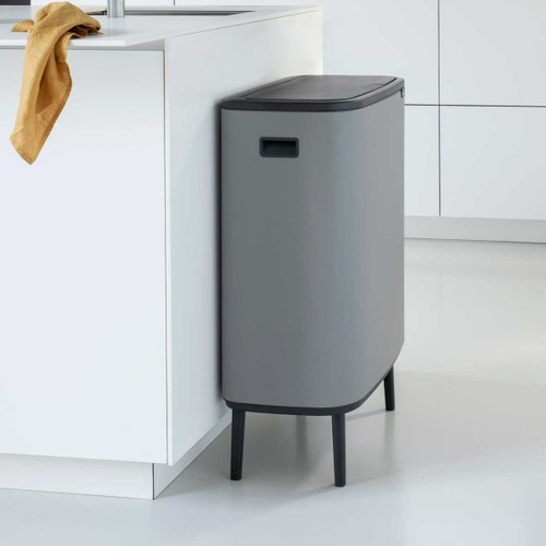 פח אשפה למטבח ברבנטיה BO brabantia טאץ הפח עם הרגליים 60 ליטר צבע אפור בטון מקט Y-130281 - עולם הפרזול 06