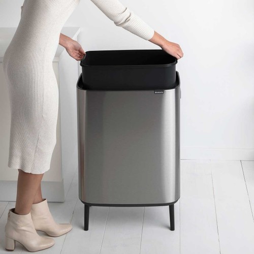 פח אשפה למטבח ברבנטיה BO brabantia טאץ הפח עם הרגליים 60 ליטר צבע כסוף מוברש מקט Y-130267 - עולם הפרזול 06
