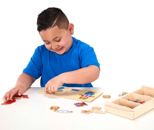 סט הלבשה מעץ מלא 45 חלקים - משפחת הדוב