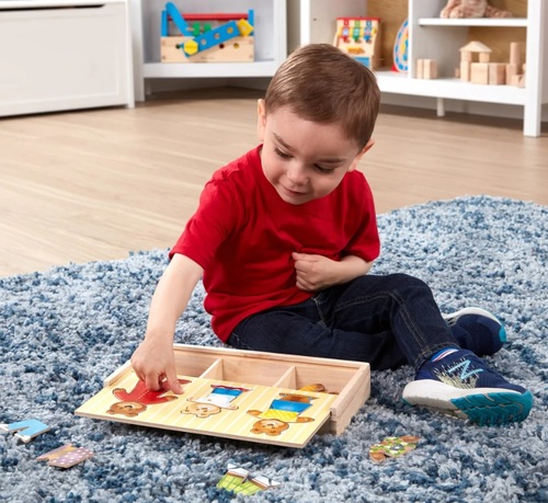 סט הלבשה מעץ מלא 45 חלקים - משפחת הדוב