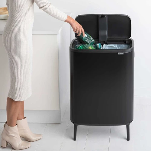 פח אשפה הפרדה / מיחזור למטבח ברבנטיה BO brabantia טאץ הפח עם הרגליים 60 ליטר צבע שחור מט מקט Y-130625 - עולם הפרזול 05