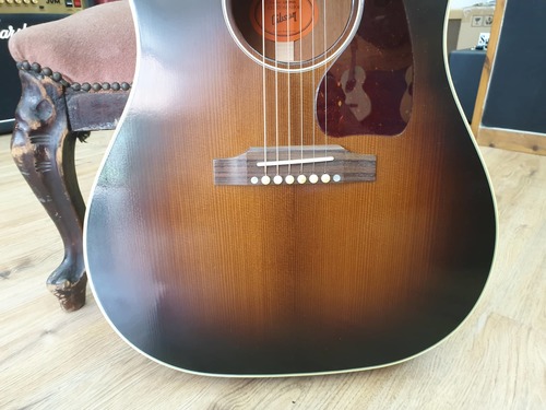 Gibson Custom Shop Historic 1942 Banner J-45 Vintage Sunburst 2019