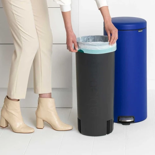 פח אשפה פדל / דוושה NEWICON למטבח ברבנטיה 30 ליטר brabantia צבע כחול מינרלי מקט Y-207945 - עולם הפרזול 07