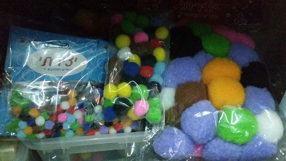 פונפונים מעורב צבעים