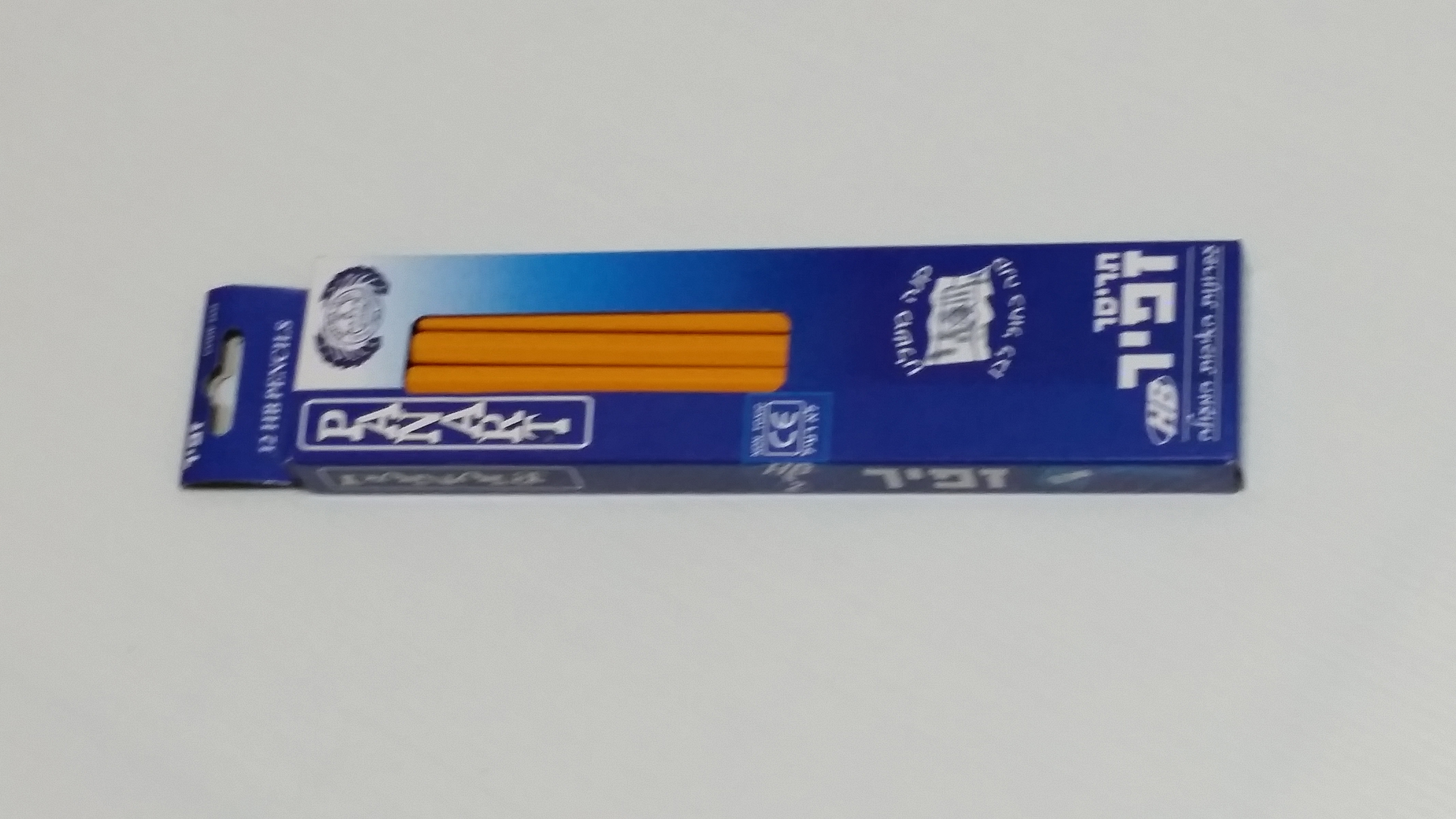 12 עפרונות + מחק אכותיים בקופסא
