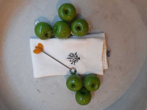 כפית דקורטיבית להגשת דבש honey spoon