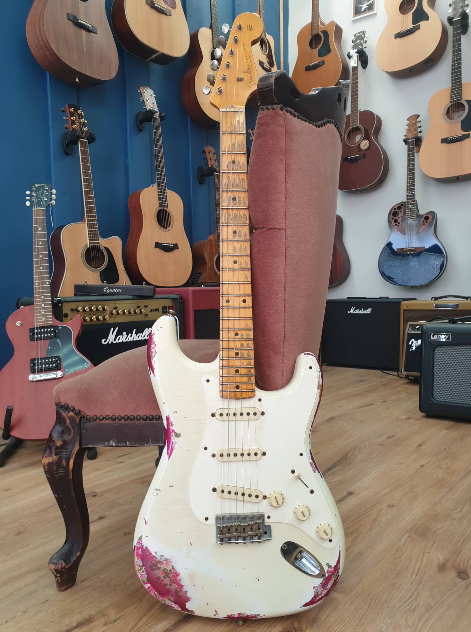 Fender Stratocaster Custom Shop Limited Edition 1957 Relic Olympic White over Pink Paisley