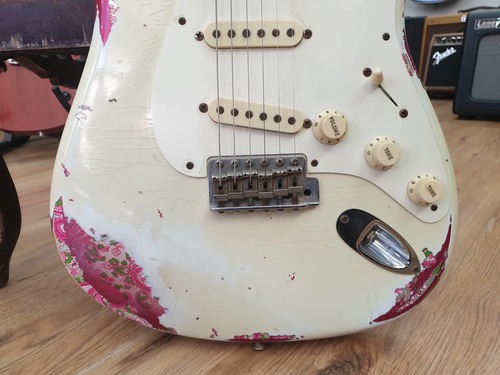 Fender Stratocaster Custom Shop Limited Edition 1957 Relic Olympic White over Pink Paisley