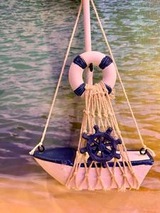 סירת מפרשים קטנה