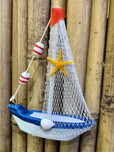 סירת מפרשים קטנה