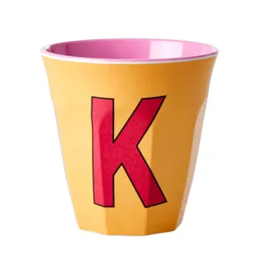 כוס מלמין אות K ורוד רקע כתום אפרסק RICE