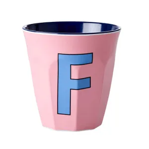 כוס מלמין אות F תכלת רקע ורוד RICE