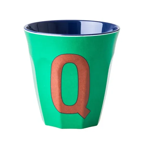 כוס מלמין אות Q חום רקע ירוק