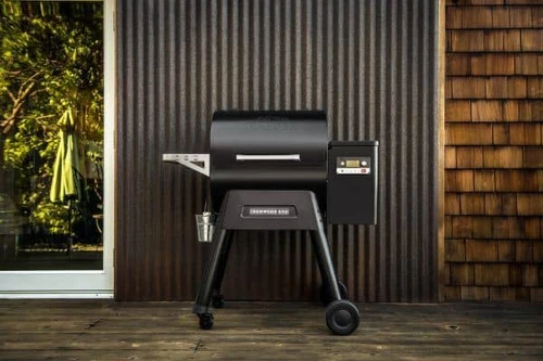 מעשנת בשר וגריל בשר - Traeger טרייגר - דגם איירונווד Ironwood 650