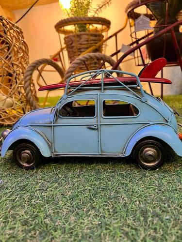 חיפושית רטרו תכלת עם 2 גלשנים