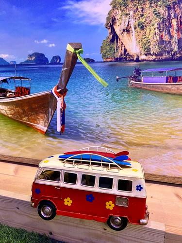 ואן טיולים רטרו גלשנים אדום לבן