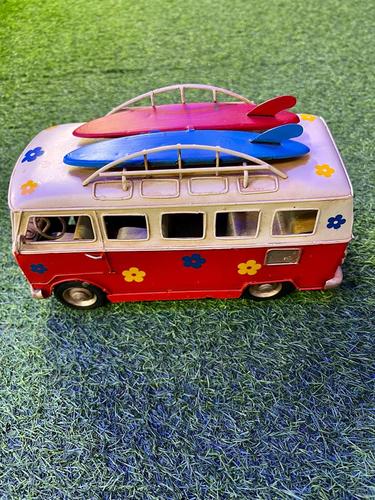 ואן טיולים רטרו גלשנים אדום לבן