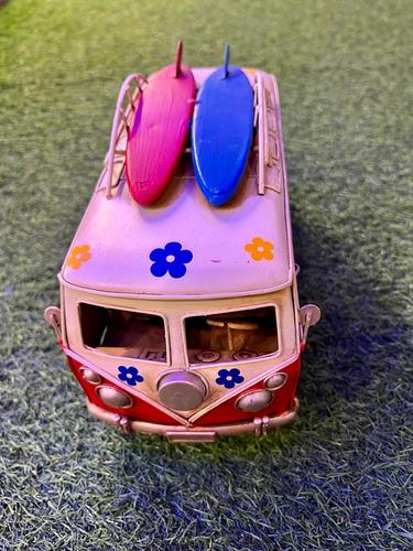 ואן טיולים רטרו גלשנים אדום לבן