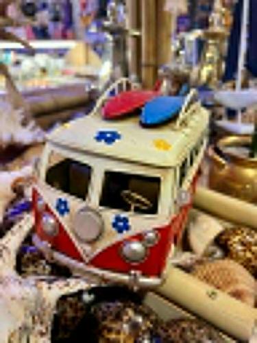 ואן טיולים רטרו גלשנים אדום לבן