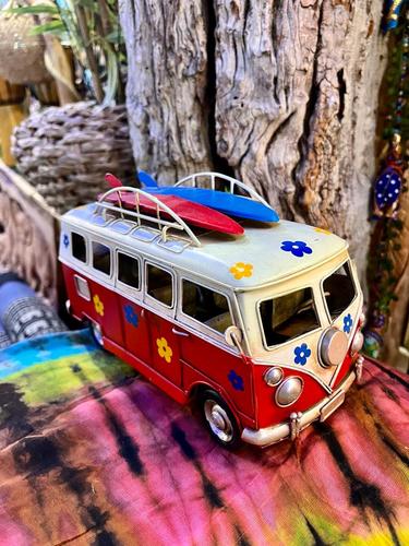 ואן טיולים רטרו גלשנים אדום לבן