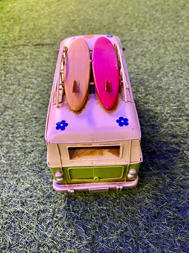 ואן טיולים רטרו גלשנים ירוק