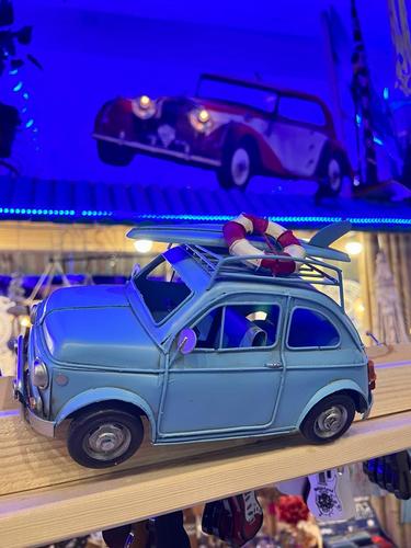 פיאט רטרו תכלת עםגלשן וגלגל הצלה