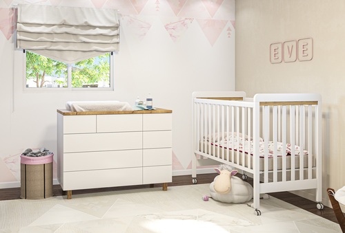 חדר תינוק שנהב בעיצוב נקי ושילוב דמוי עץ טבעי (טריקה שקטה)