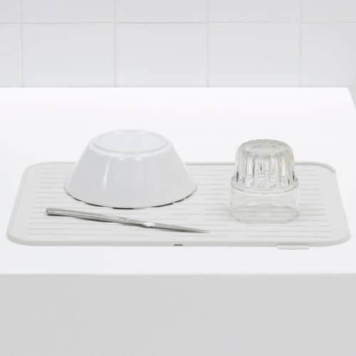 משטח לייבוש כלים סיליקון - אפור בהיר Brabantia Y-117466 - עולם הפרזול 07