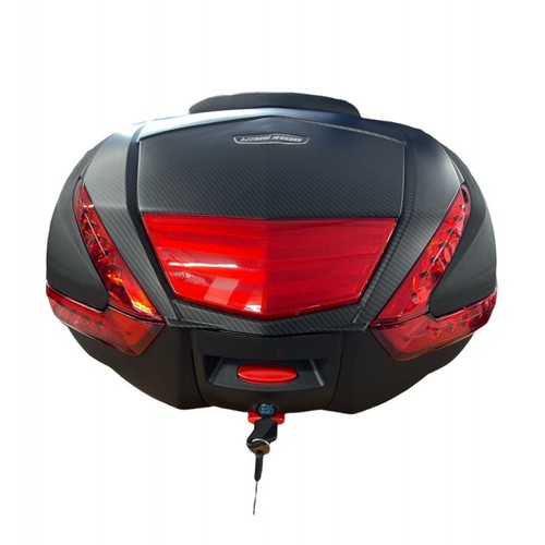 ארגז לאופנוע 52 ליטר ABS/PP כולל כיסוי קרבון כולל משענת גב מתאים גם לקטנוע או אופניים דגם E68 W L H צבע שחור