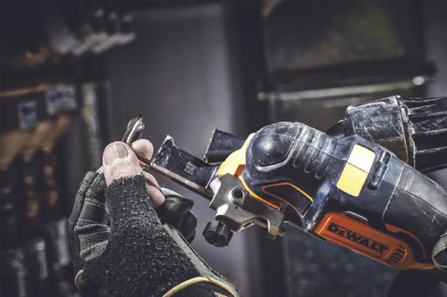 סט מולטיטול נטען בראשלס + 2 סוללות 18V 2A - דיוולט DEWALT - דגם DCS355D2 