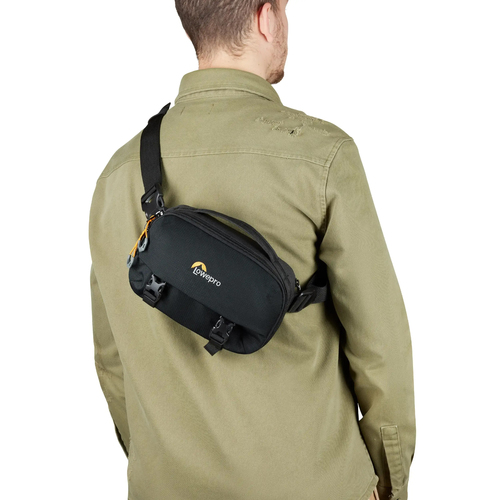 תיק מותן שחור Lowepro Trekker Lite HP 100