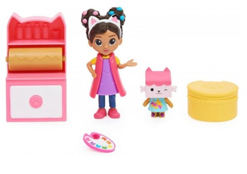 סט משחק עם דמות גבי מבית הבובות ודמות של חתול דניאל ג'יימס בחדר מוסיקה עם אביזרים