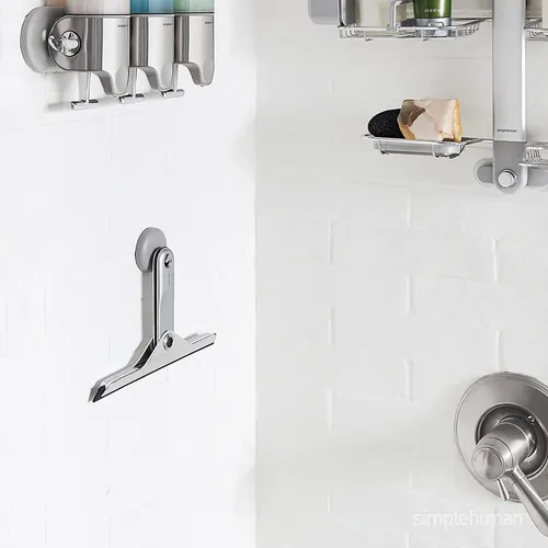 מגב מתקפל למקלחון simplehuman מתוך קולקציית אביזרים למקלחון (מבט נוסף) - איכות פרימיום בלתי מתפשרת ואחריות מלאה