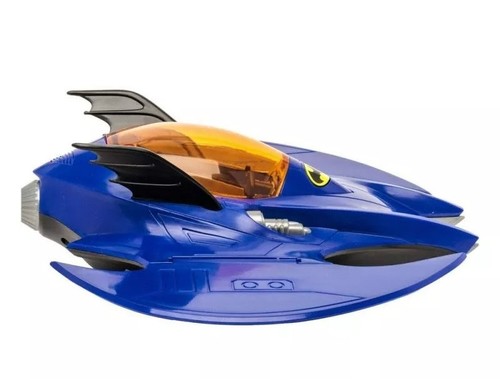 מטוס העטלף של באטמן עם כנפיים מתקפלות, צבת קדמי וחלון תא נהג נפתח 