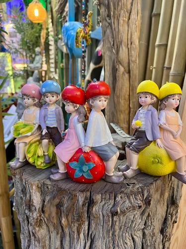 זוג בובות פרות וירקות