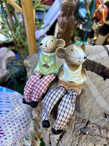 זוג עכברים בובות ישיבה