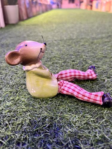 זוג עכברים בובות ישיבה