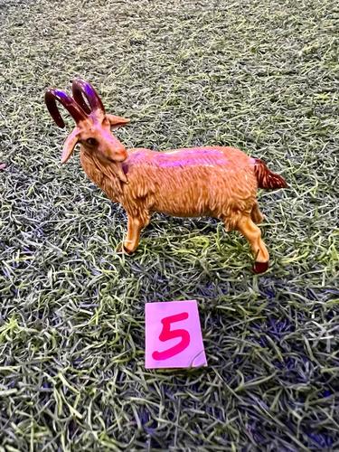 חיות פורצלן