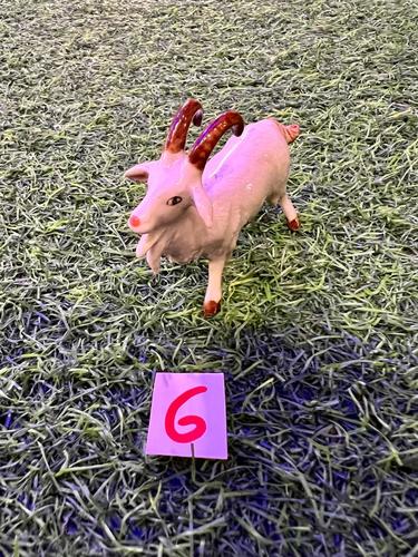 חיות פורצלן