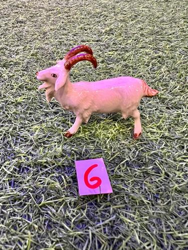 חיות פורצלן