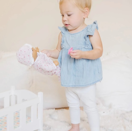 עריסה מעוצבת לבובה עשויה מעץ מלא עם אפשרות נידנוד