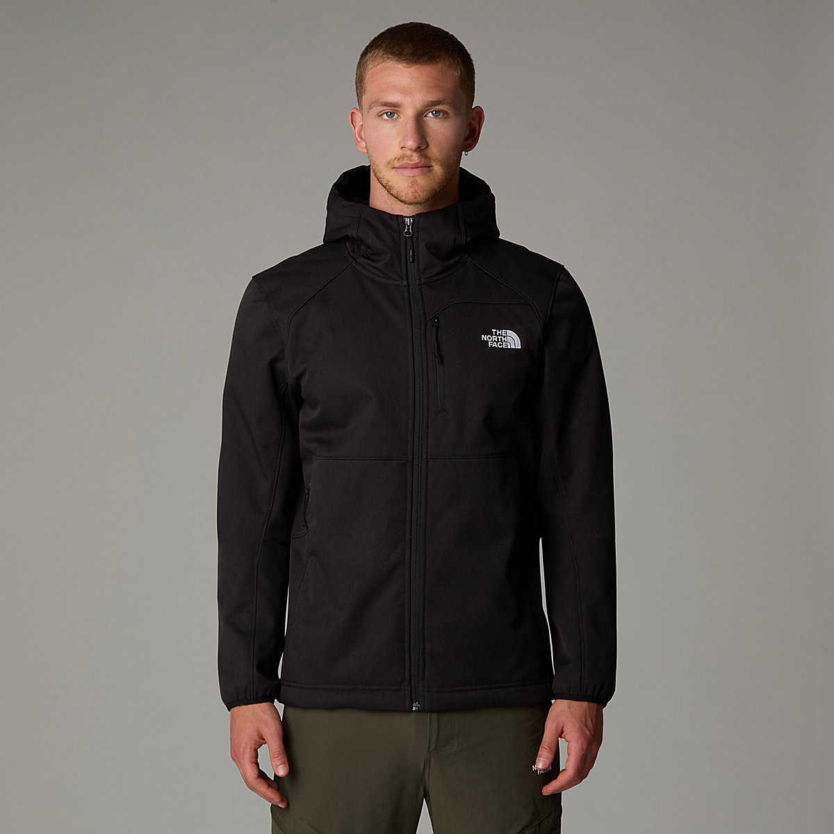 מעיל לגברים QUEST HOODED SOFTSHELL JACKET בצבע שחור מבית the north face