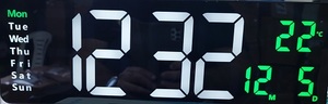שעון לד חשמלי רקע לבן ירוק DS6626