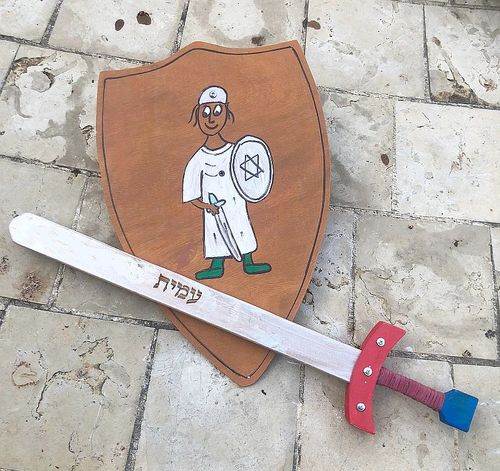 חרב ומגן מעץ יהודה המכבי M1005