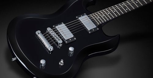 גיטרה חשמלית בצבע שחור Framus Phil XG Solid Black High Polish